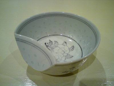 Convenient notch stops your spoon slipping! Convenient notch stops your spoon slipping!